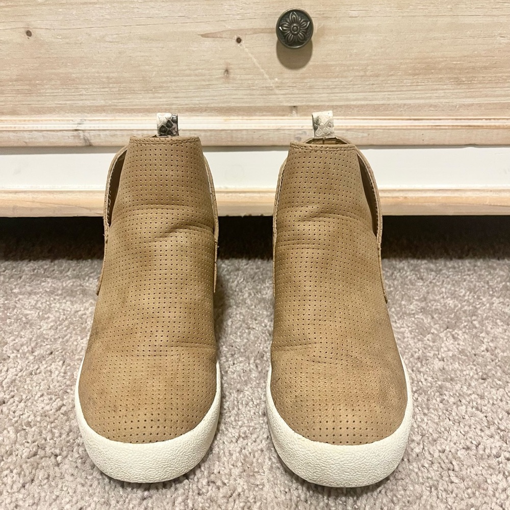 Wedge heel